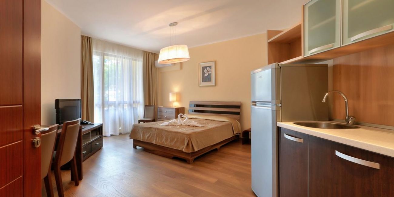 Aparthotel Golden Line 4*  Nisipurile de Aur 