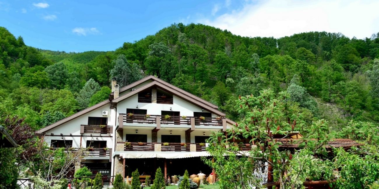 Complex Turistic Valahia 4*/3* - Demipensiune + Masa Festiva Craciun Voineasa 