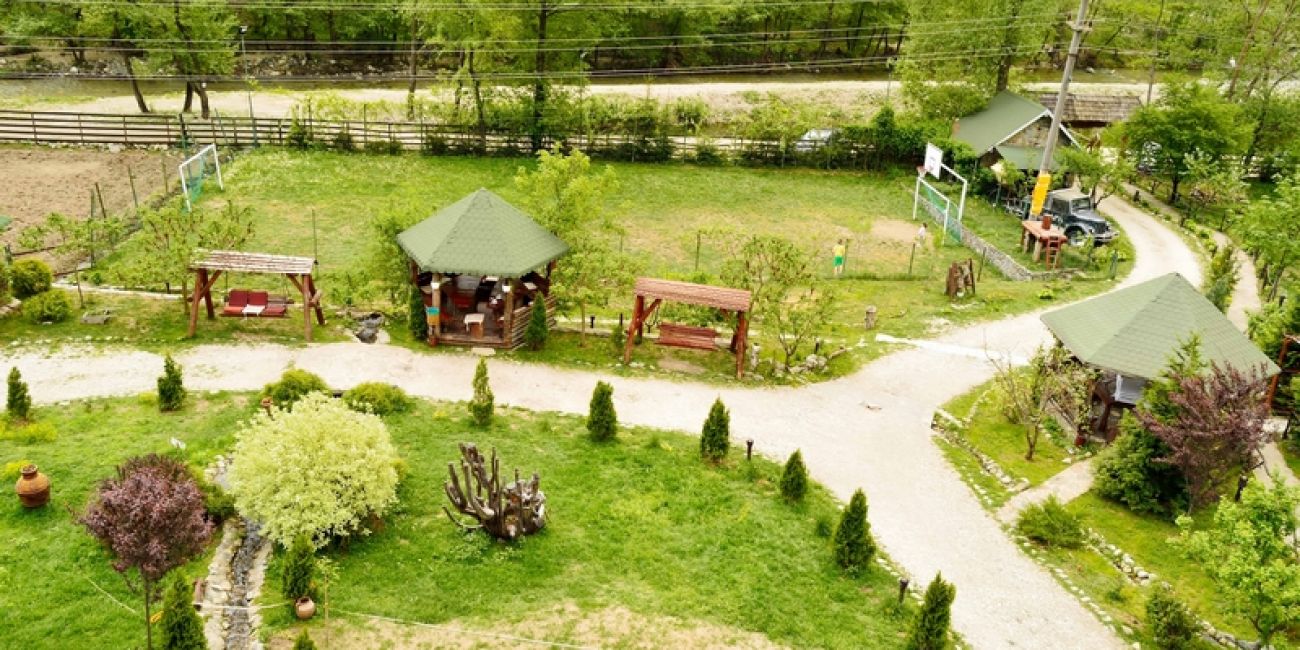 Complex Turistic Valahia 4*/3* - Demipensiune + Masa Festiva Craciun Voineasa 
