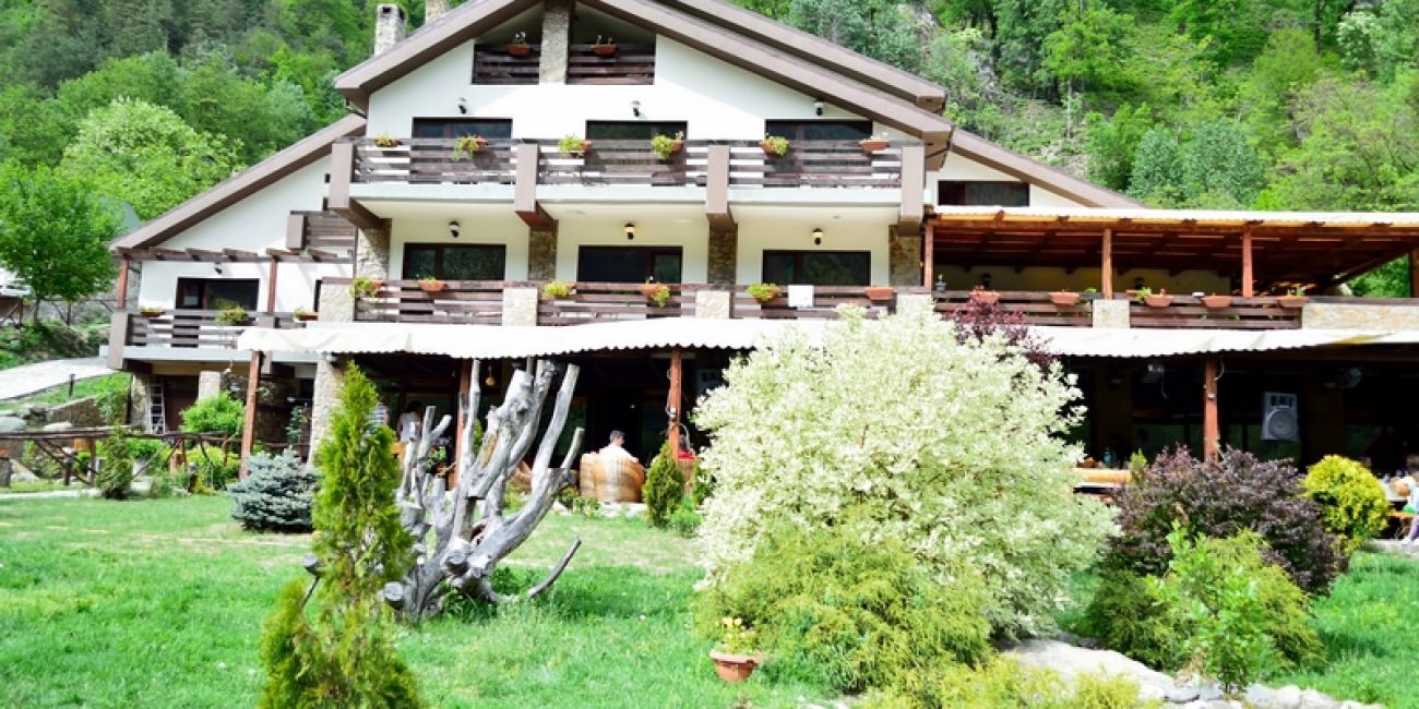 Complex Turistic Valahia 4*/3* - Demipensiune + Masa Festiva Craciun Voineasa 