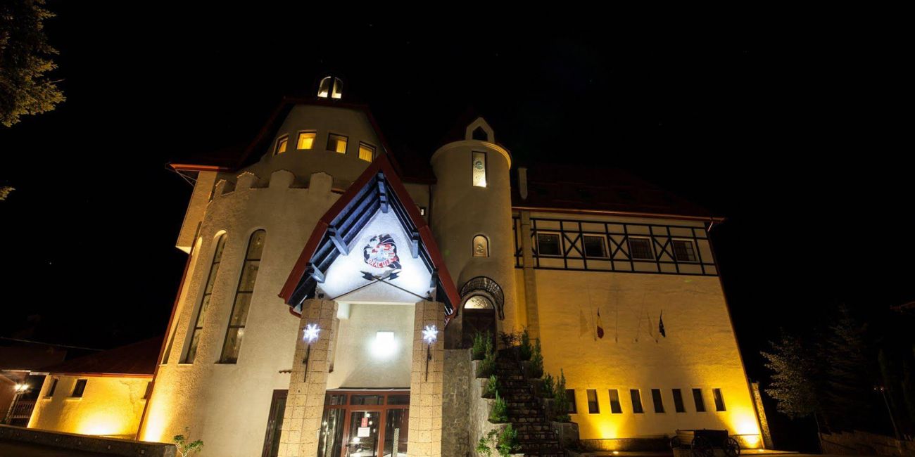 Hotel Acasa la Dracula 4*  Poiana Brasov 