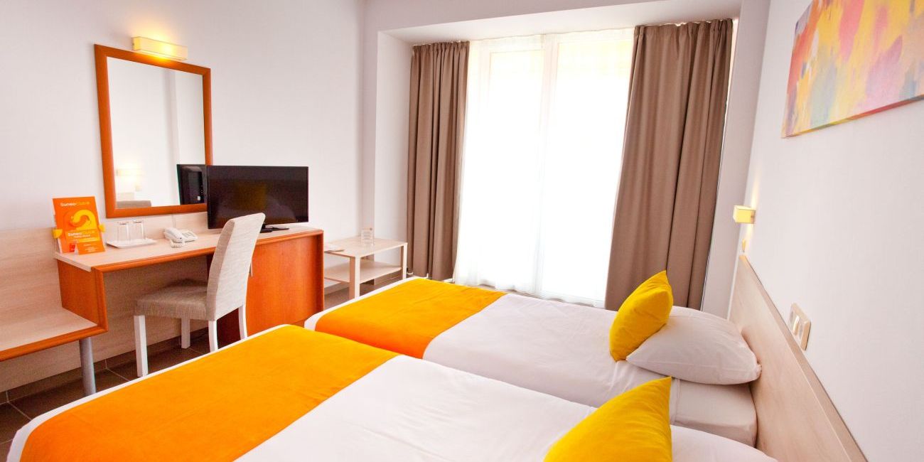 Hotel AluaSun Helios Beach 3*  Obzor 