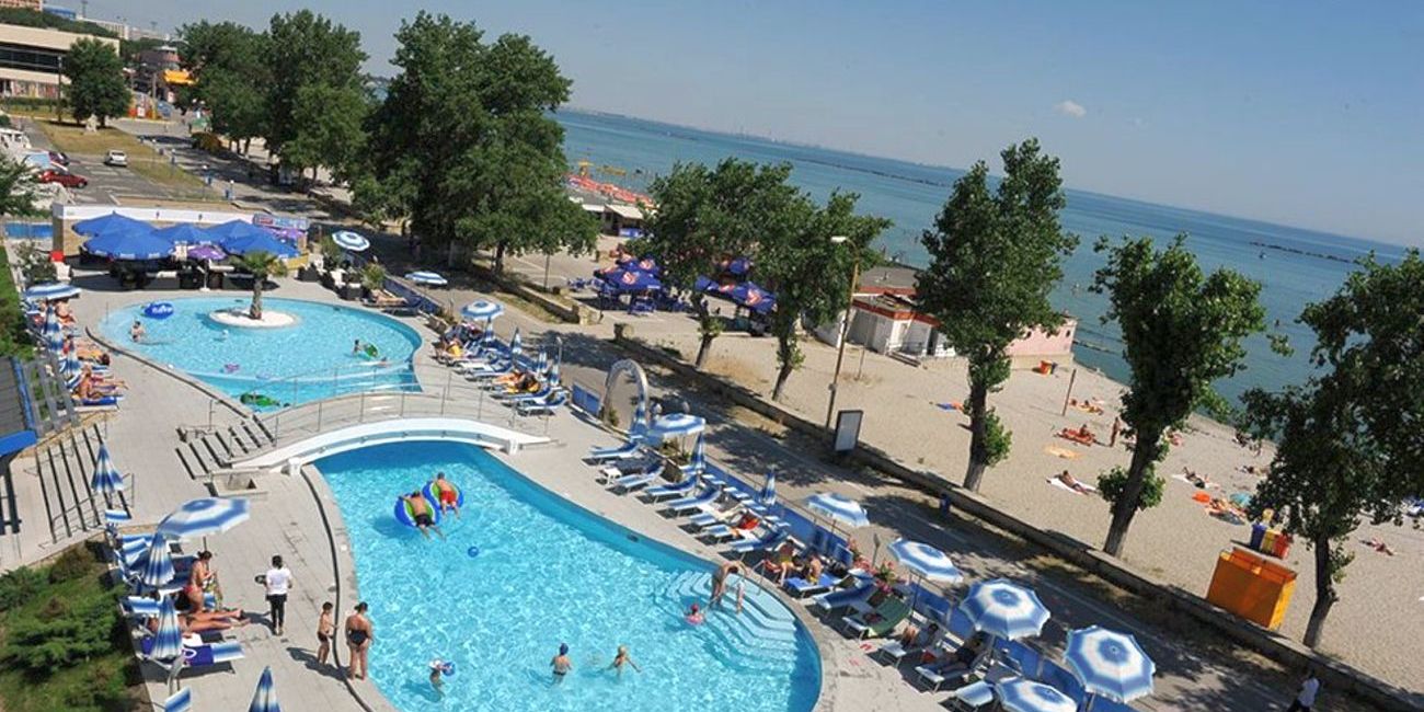 Hotel Bavaria Blu 4*  Mamaia 