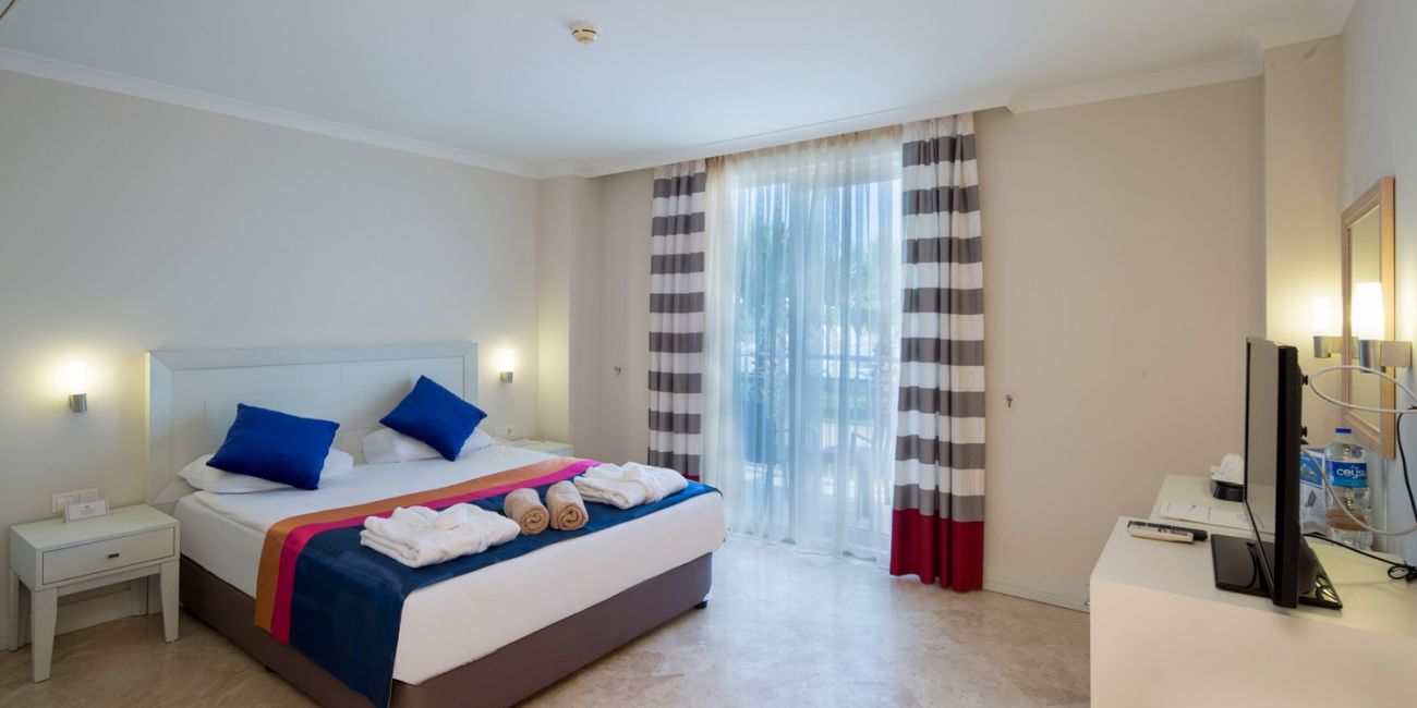 Hotel Crystal Boutique Beach Resort (Adults Only) 5*  Antalya - Belek 