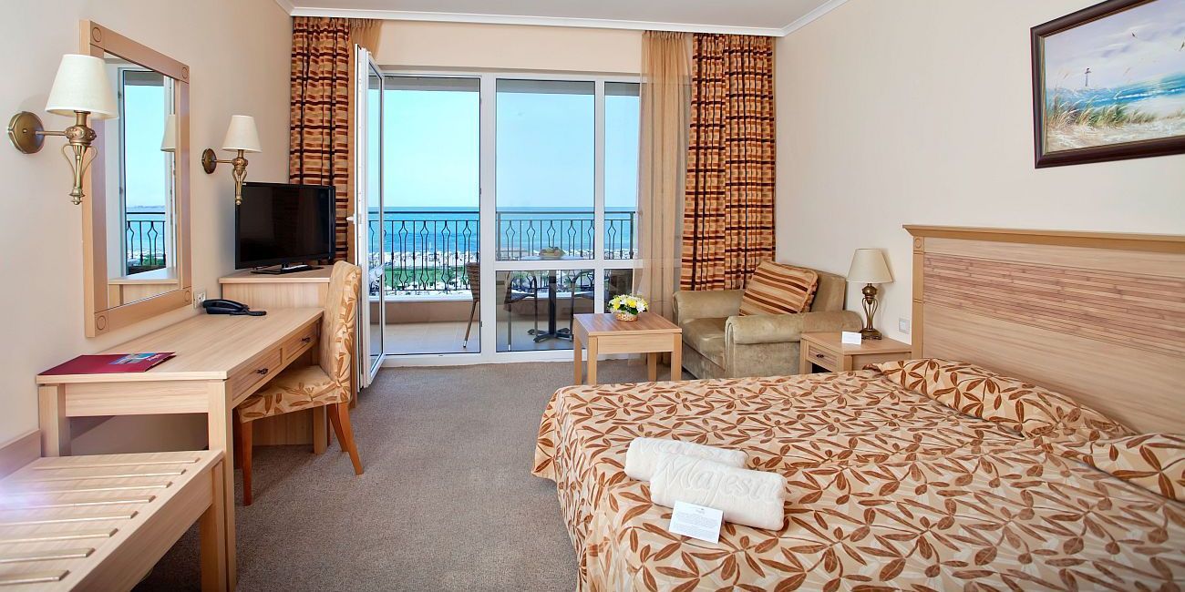 Hotel DIT Majestic Beach Resort 4*  Sunny Beach 