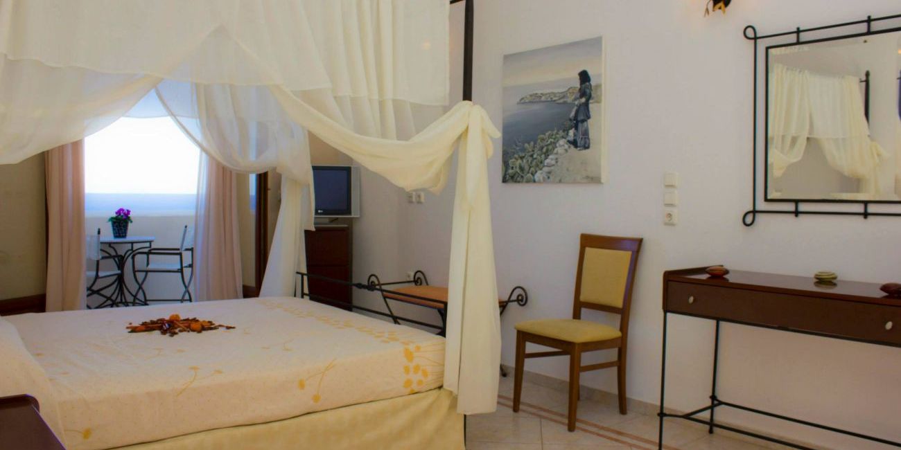 Hotel Epavlis  4* Santorini 