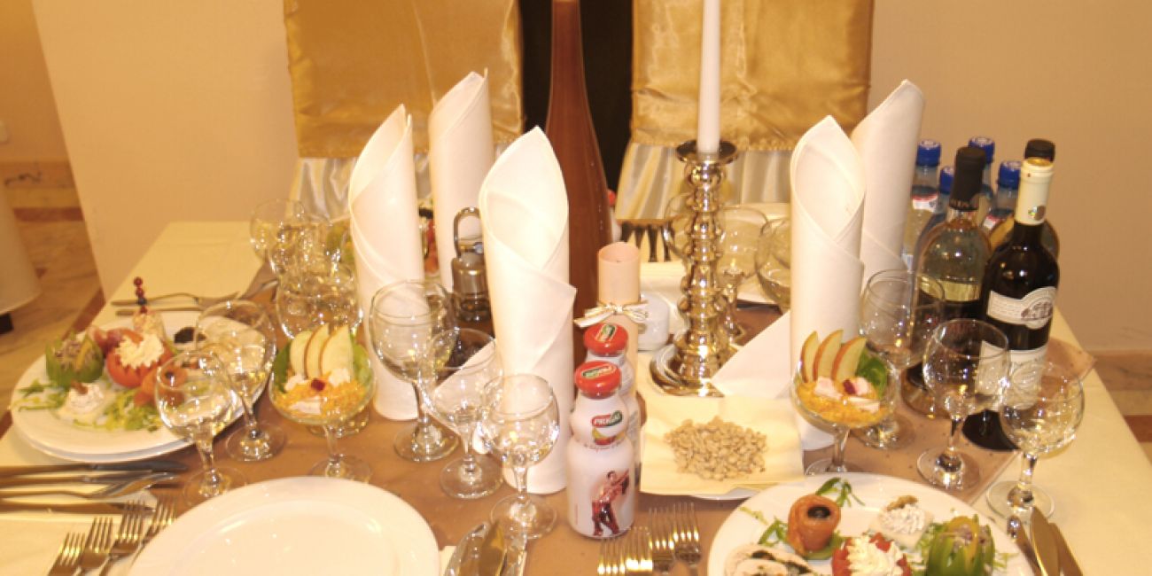 Hotel Floris 3* - Demipensiune + Masa festiva Paste Cheia 