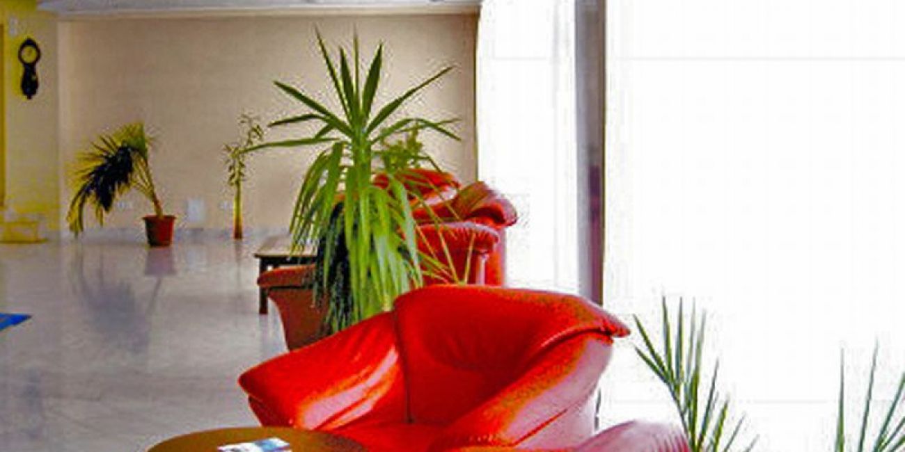 Hotel Floris 3* - Demipensiune + Masa festiva Paste Cheia 