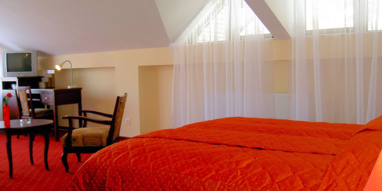 Hotel Floris 3* - Demipensiune + Masa festiva Paste Cheia 