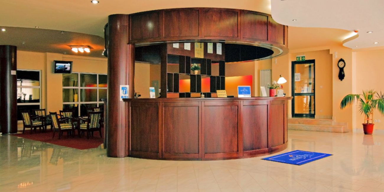 Hotel Floris 3* - Demipensiune + Masa festiva Paste Cheia 