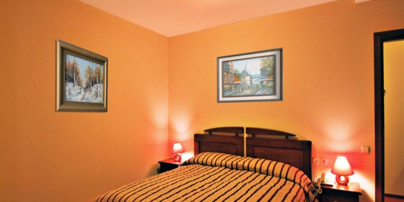 Hotel Floris 3* - Demipensiune + Masa festiva Paste Cheia 