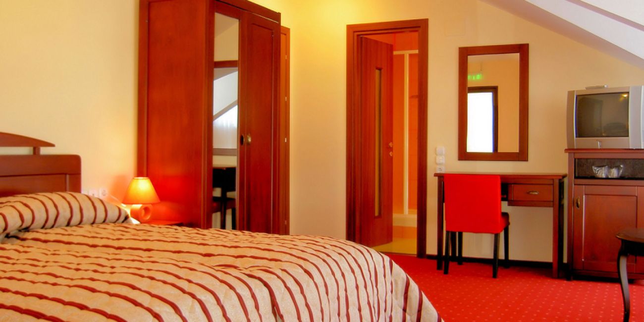Hotel Floris 3* - Demipensiune + Masa festiva Paste Cheia 