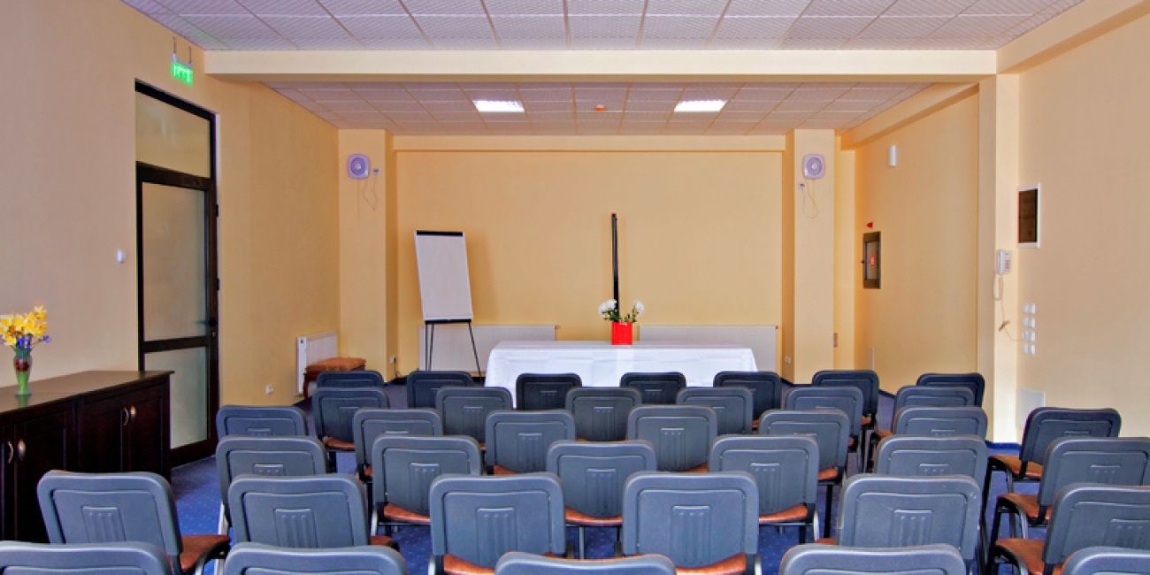 Hotel Floris 3* - Demipensiune + Masa festiva Paste Cheia 
