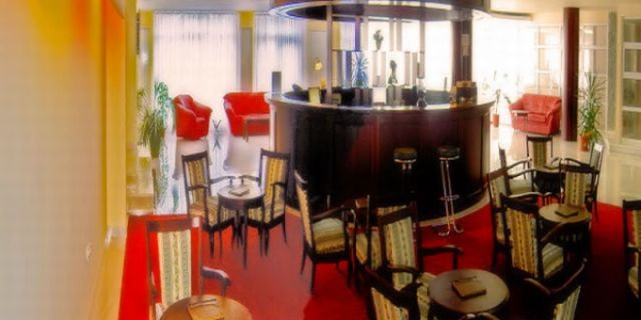 Hotel Floris 3* - Demipensiune + Masa festiva Paste Cheia 