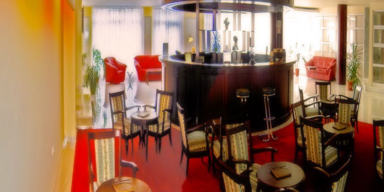 Hotel Floris 3* - Pensiune Completa + Masa Festiva de Revelion Cheia 