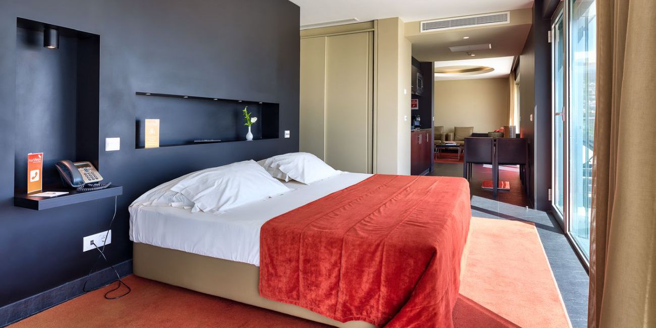Hotel Four Views Baia 4*  Madeira 