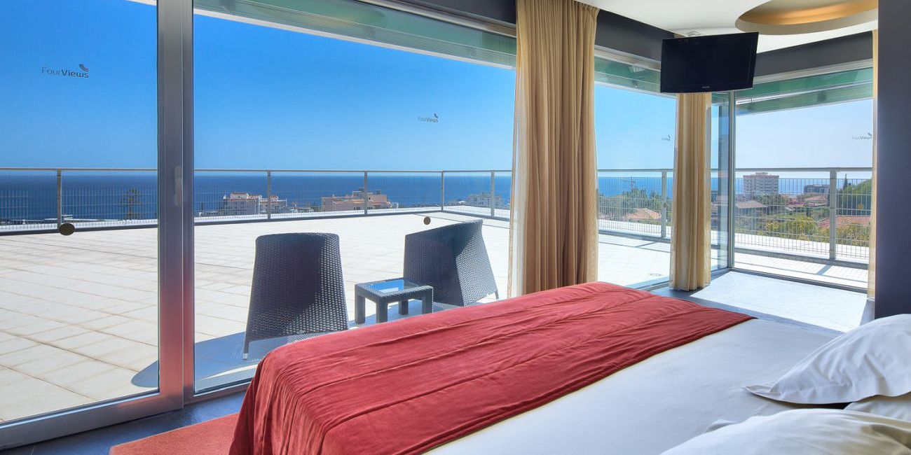 Hotel Four Views Baia 4*  Madeira 