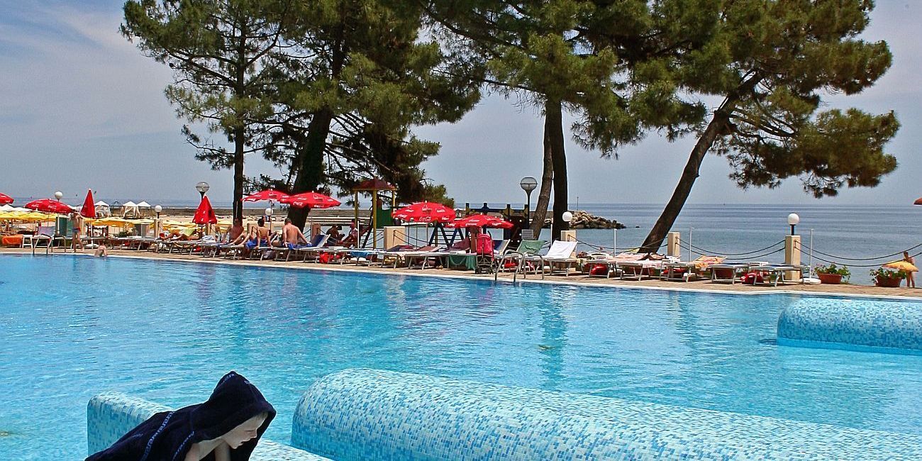 Hotel Lotos 4*  Riviera Holiday Club 