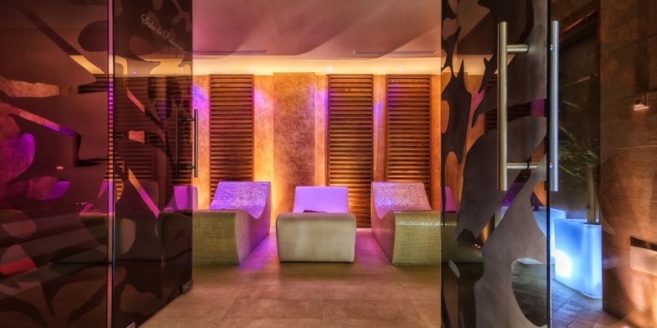 Hotel Roman Plaza 4* - Pensiune completa  Roman 