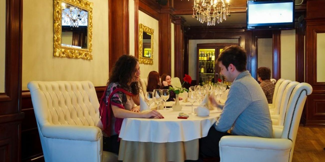 Hotel Roman Plaza 4* - Pensiune completa  Roman 