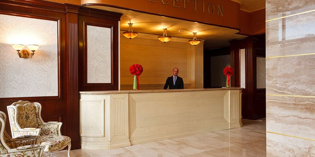 Hotel Roman Plaza 4* - Pensiune completa  Roman 