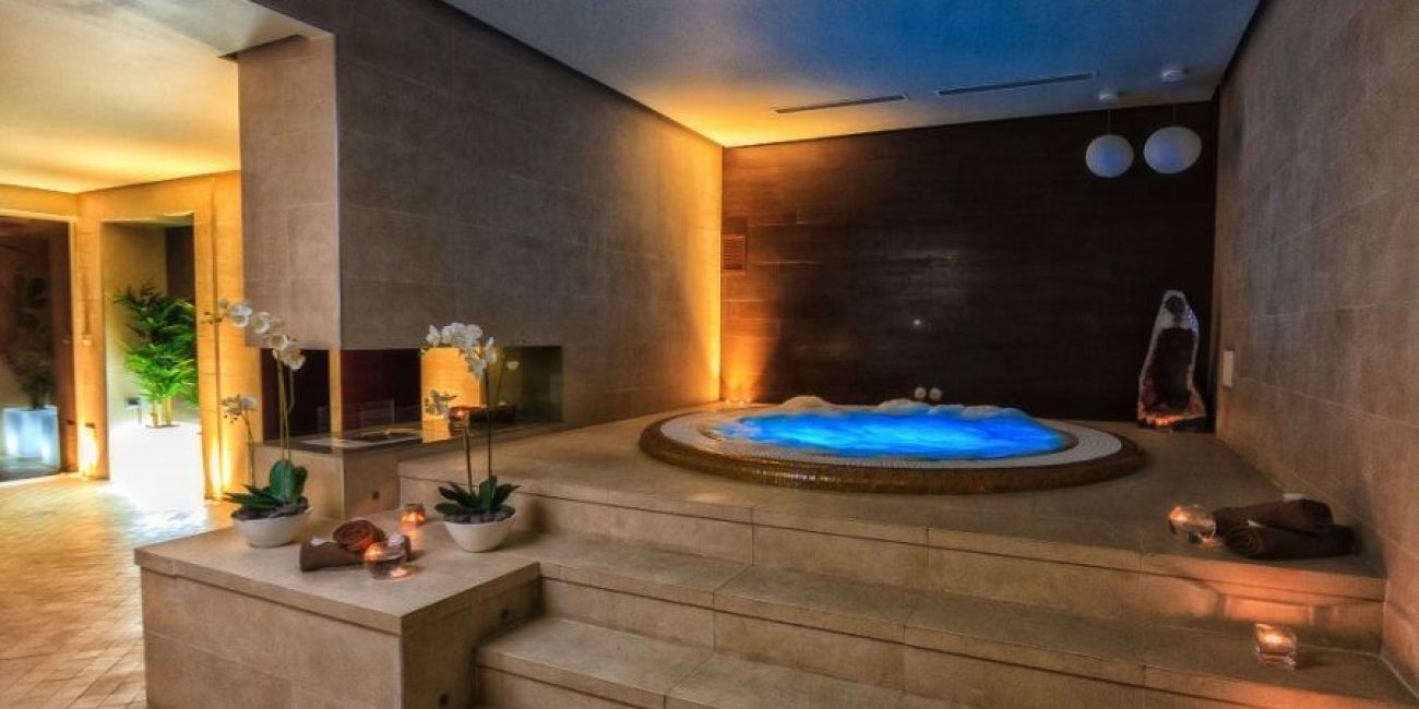 Hotel Roman Plaza 4* - Pensiune completa  Roman 