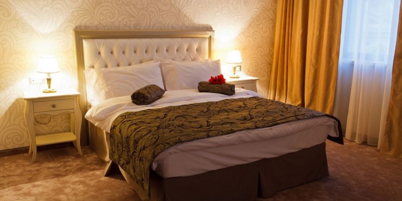 Hotel Roman Plaza 4* - Pensiune completa  Roman 