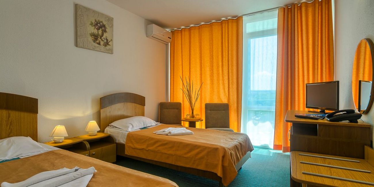 Hotel Siret 3*  Saturn 