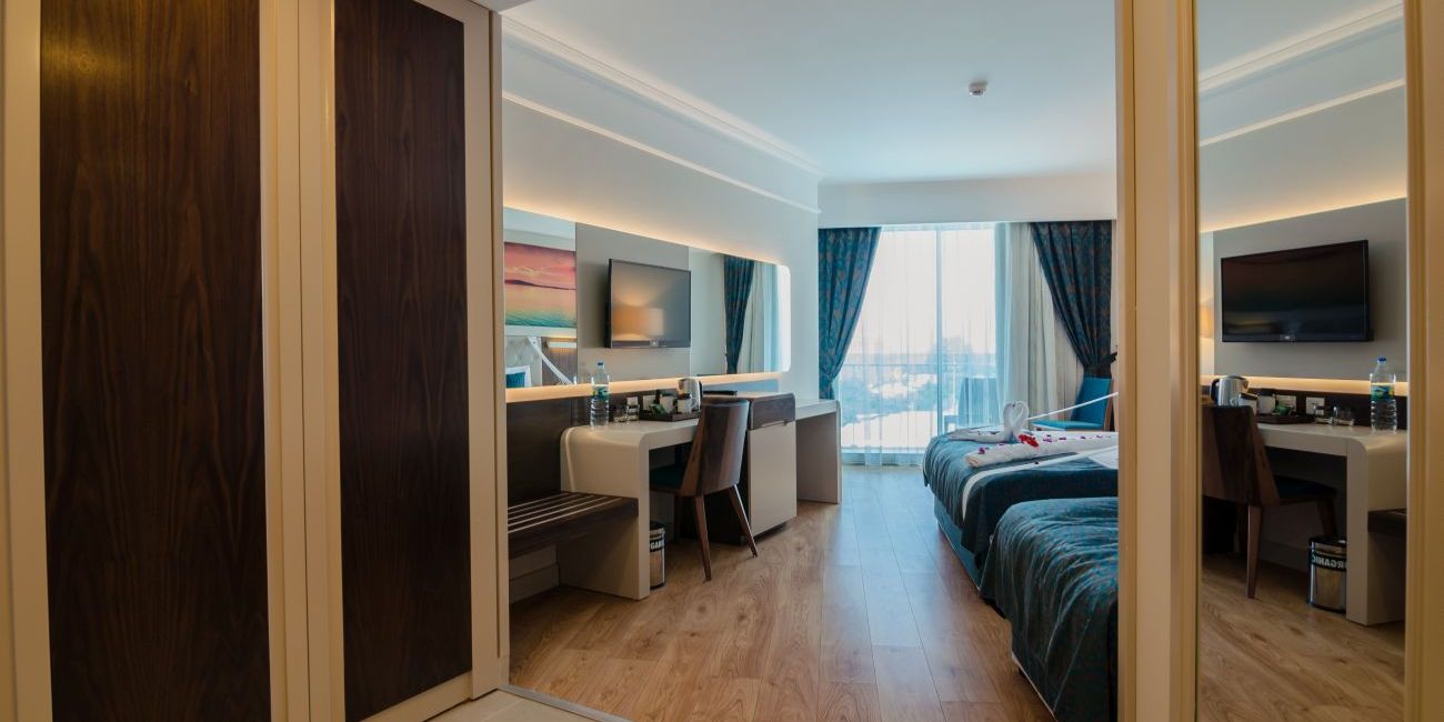 Hotel The Lumos Deluxe Resort 5*  Alanya 