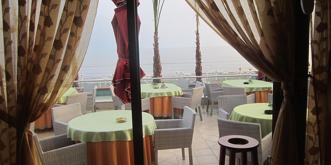 Hotel Vivas 4* Durres 