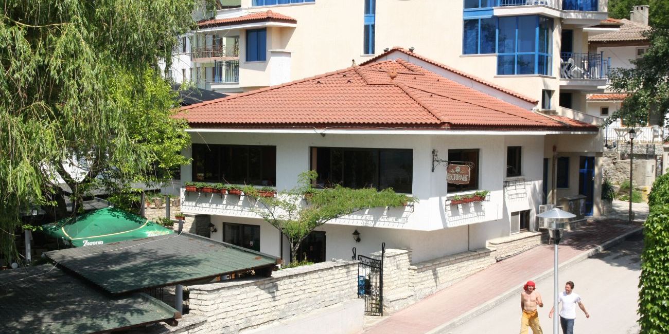 Hotel White House 3*  Balchik 