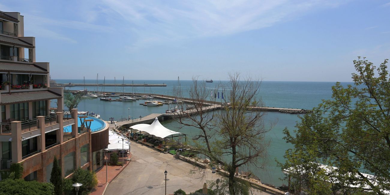 Hotel White House 3*  Balchik 