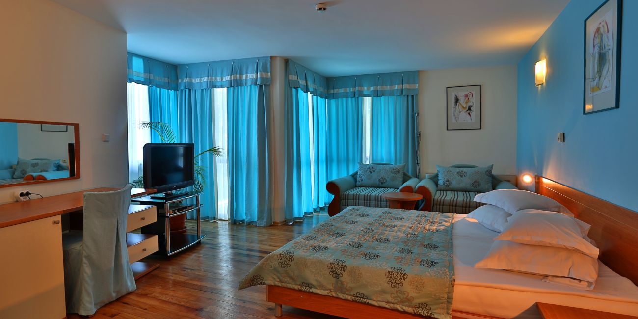 Hotel White House 3*  Balchik 