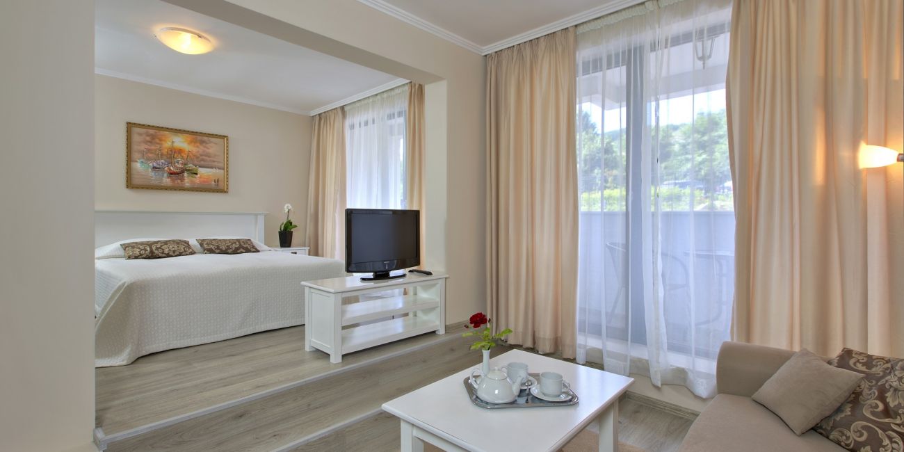 Hotel White Rock Castle 4*  Balchik 