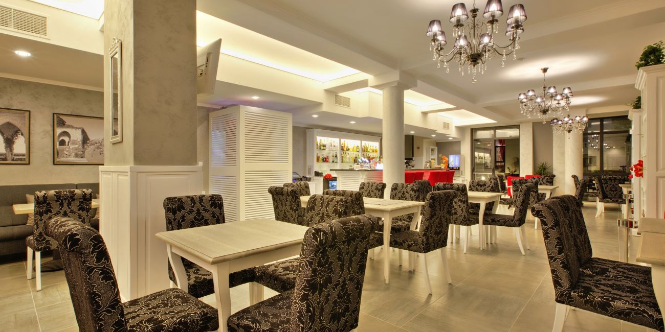 Hotel White Rock Castle 4*  Balchik 