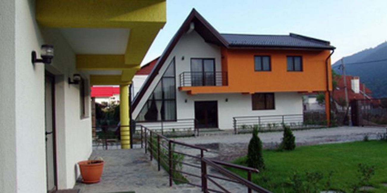 Izvorul cu Pastravi Complex 3* Poiana Tapului 