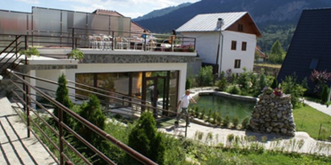 Izvorul cu Pastravi Complex 3* Poiana Tapului 