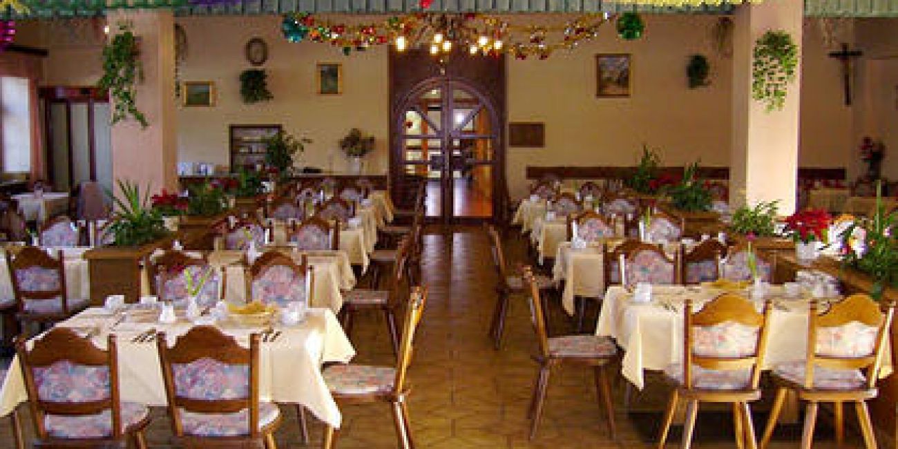 Oberperfuss ( Innsbruck ) - Hotel Krone 3* - Demipensiun + CIna Festiva Tirol - Innsbruck 