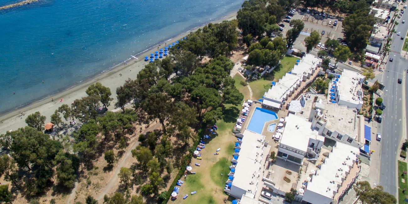 Park Beach Hotel 3*  Limassol 