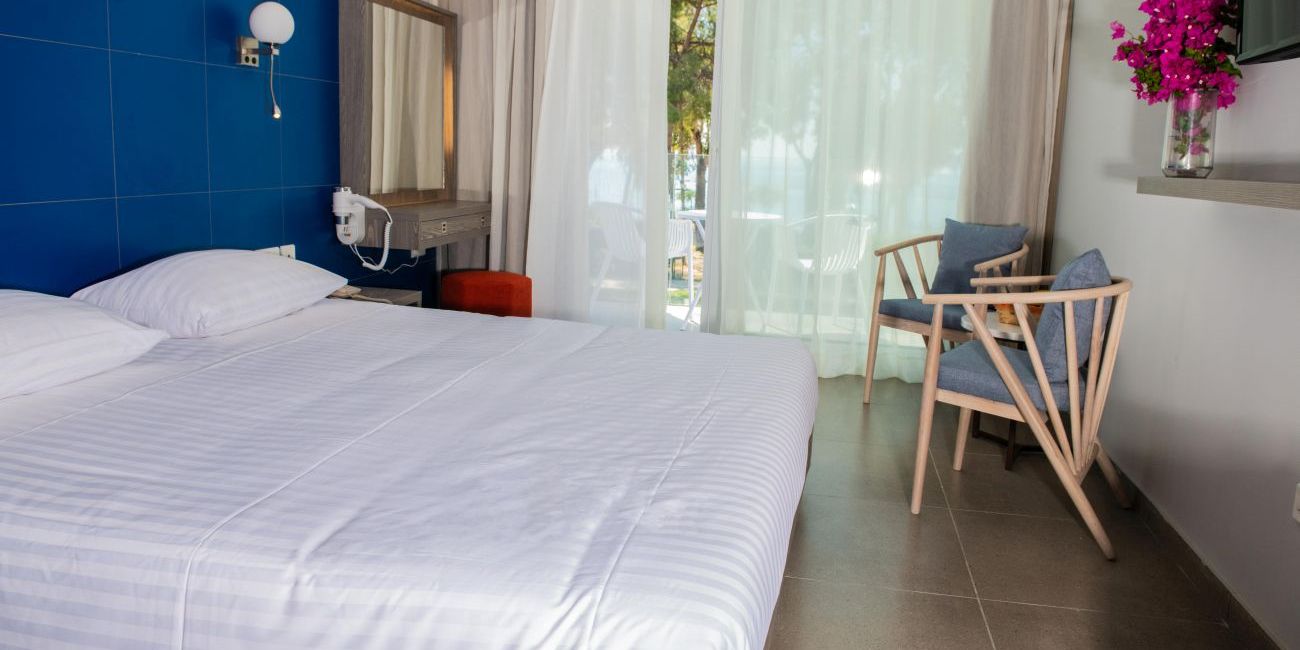 Park Beach Hotel 3*  Limassol 