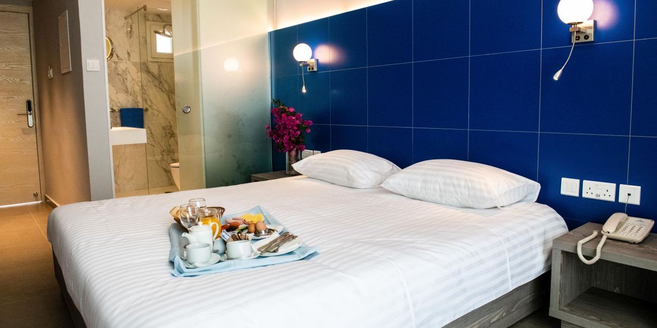 Park Beach Hotel 3*  Limassol 