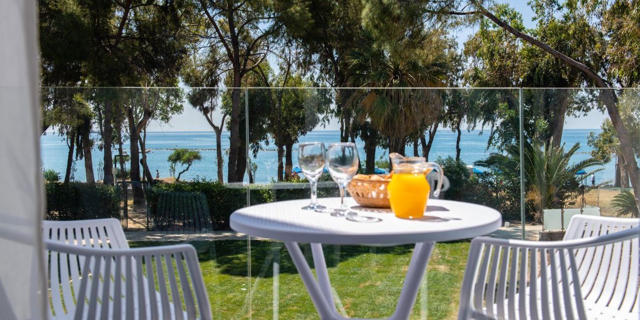 Park Beach Hotel 3*  Limassol 