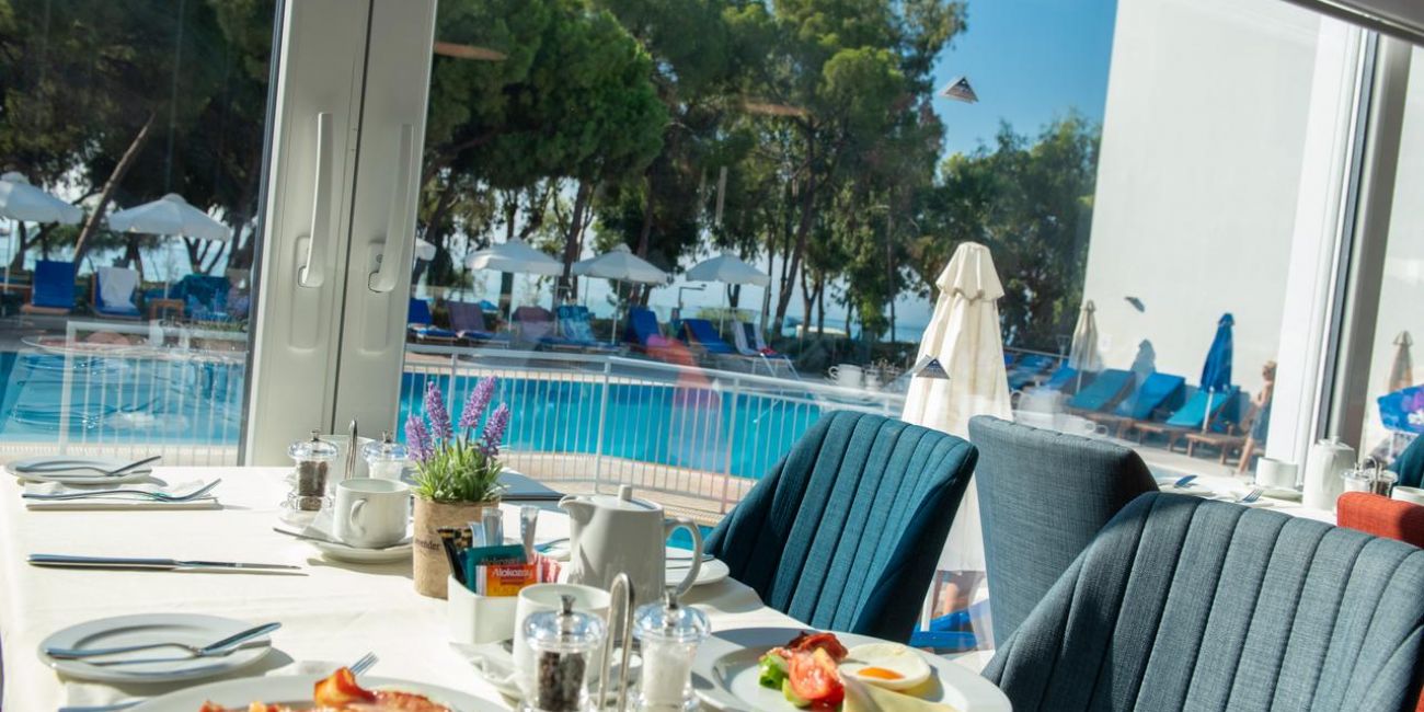 Park Beach Hotel 3*  Limassol 