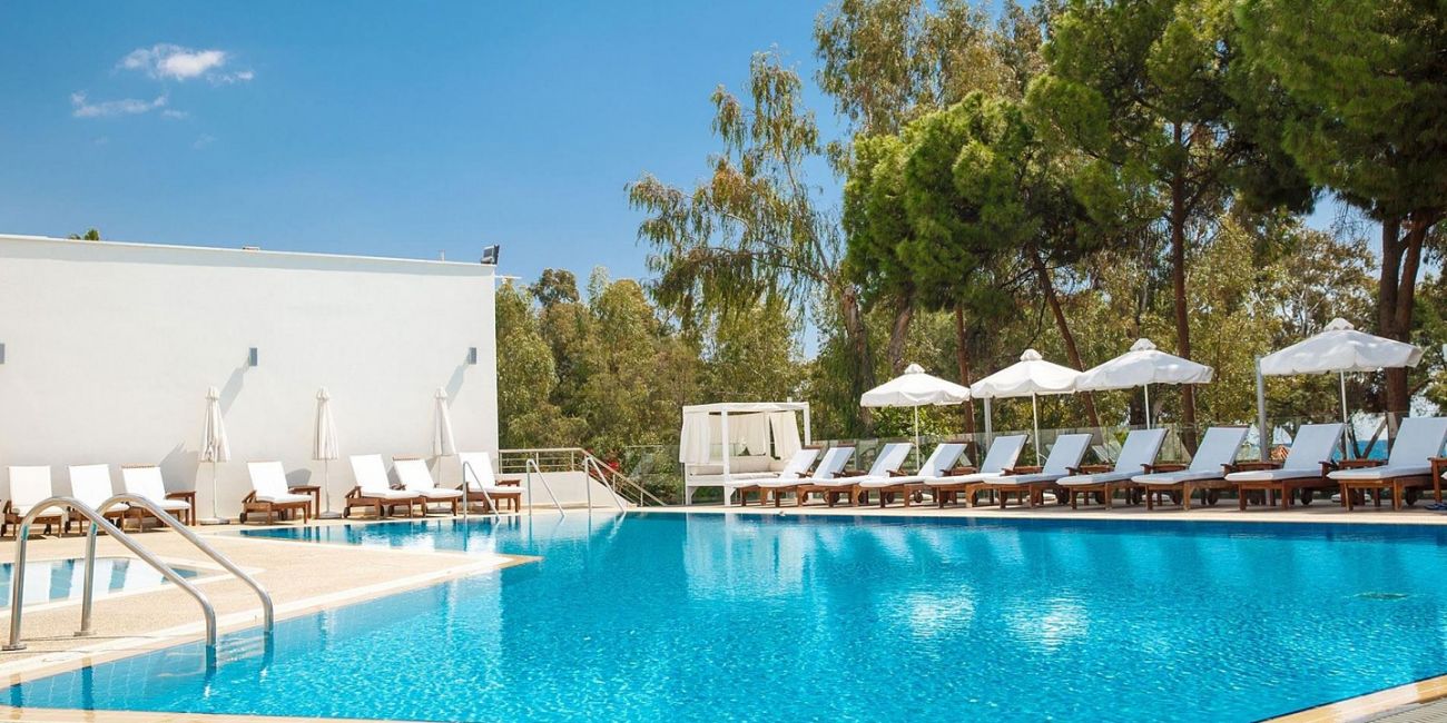 Park Beach Hotel 3*  Limassol 