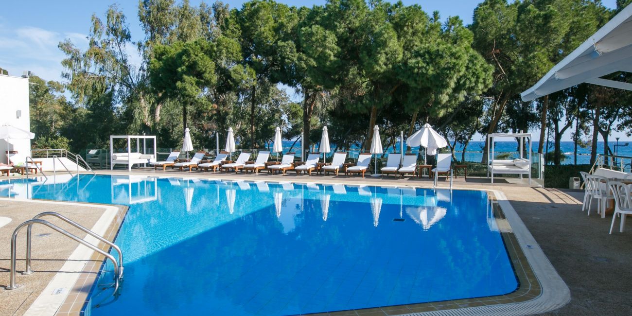 Park Beach Hotel 3*  Limassol 