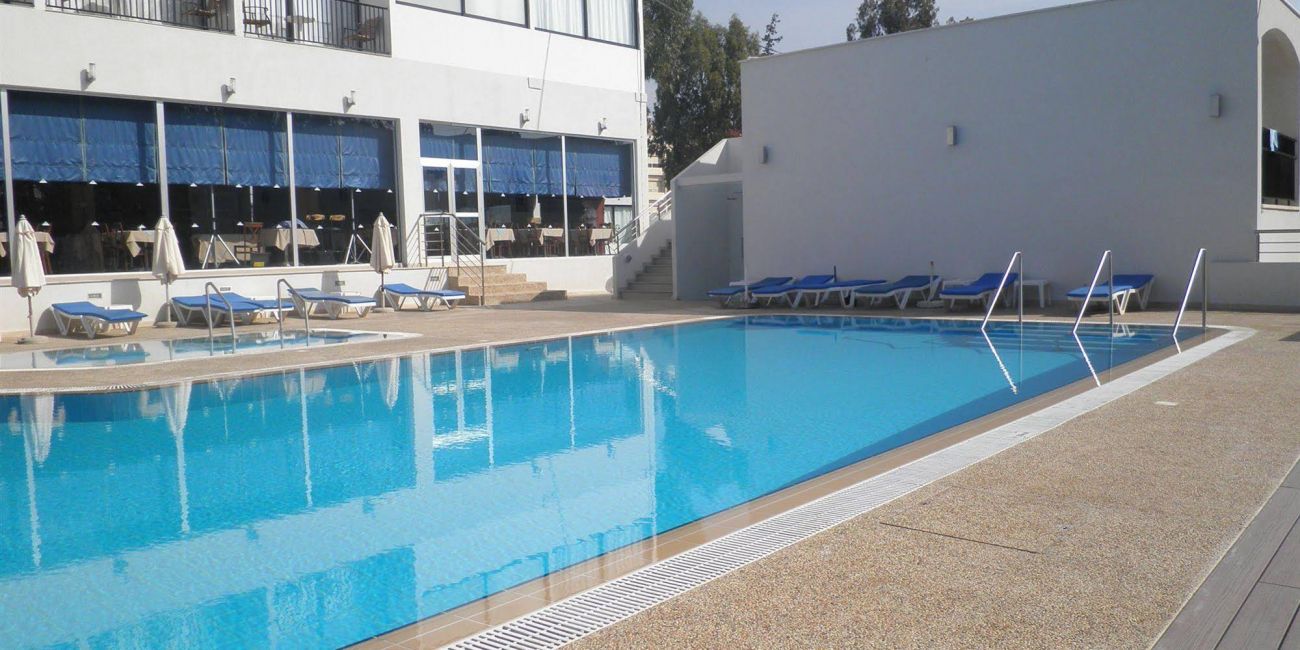 Park Beach Hotel 3*  Limassol 