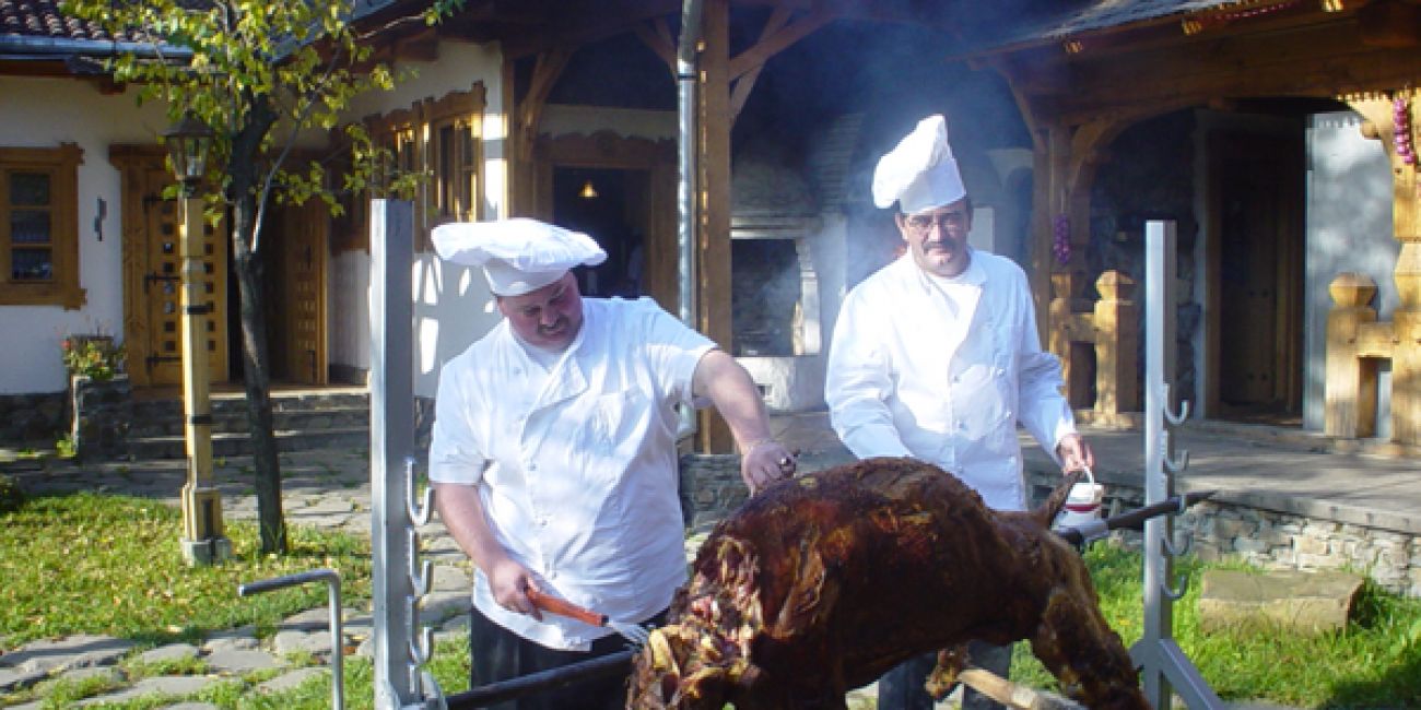 Pensiunea Casa Iurca de Calinesti 4* - Pensiune Completa + Masa Festiva Revelion Sighetu Marmatiei 