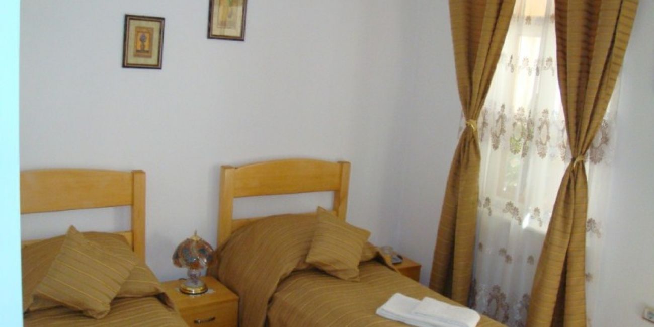 Pensiunea Casa Rasnoveana 3* - Fara masa / Mic dejun / Demipensiune / Pensiune completa Rasnov 