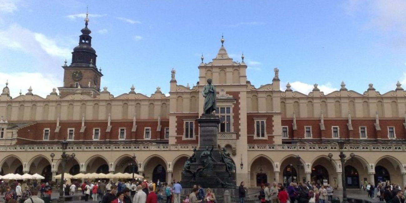 Piata lui Mos Craciun la Varsovia cu avionul - Hotel Polonia Palace 4*   Varsovia 