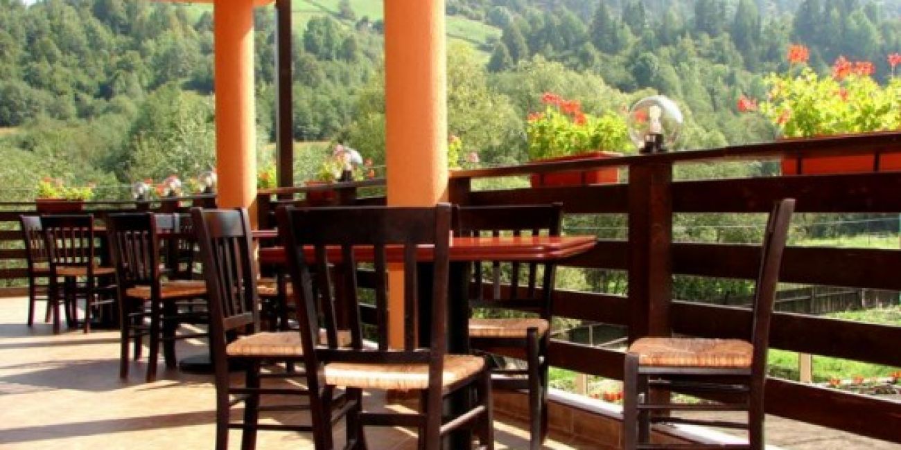 Sandru Pensiune 3* - Pachet 4 nopti - Demipensiune + Masa Festiva  Campulung-Moldovenesc 